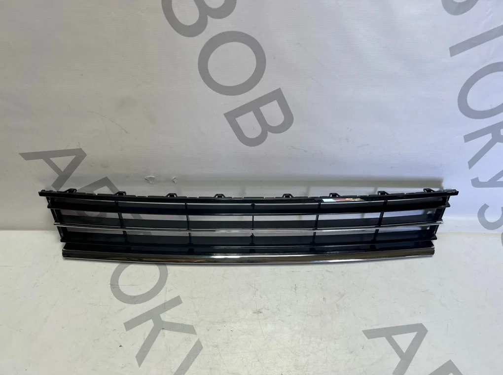Решетка в бампер центральная Volkswagen Passat B7 - миниатюра 2