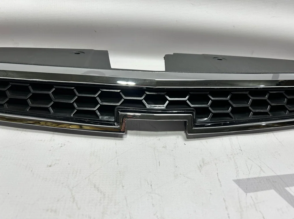 Решетка радиатора Chevrolet Cruze J300 2009-2013 - миниатюра 4