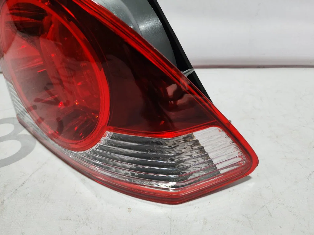 Фонарь задний правый наружный Honda Civic 8 - миниатюра 3