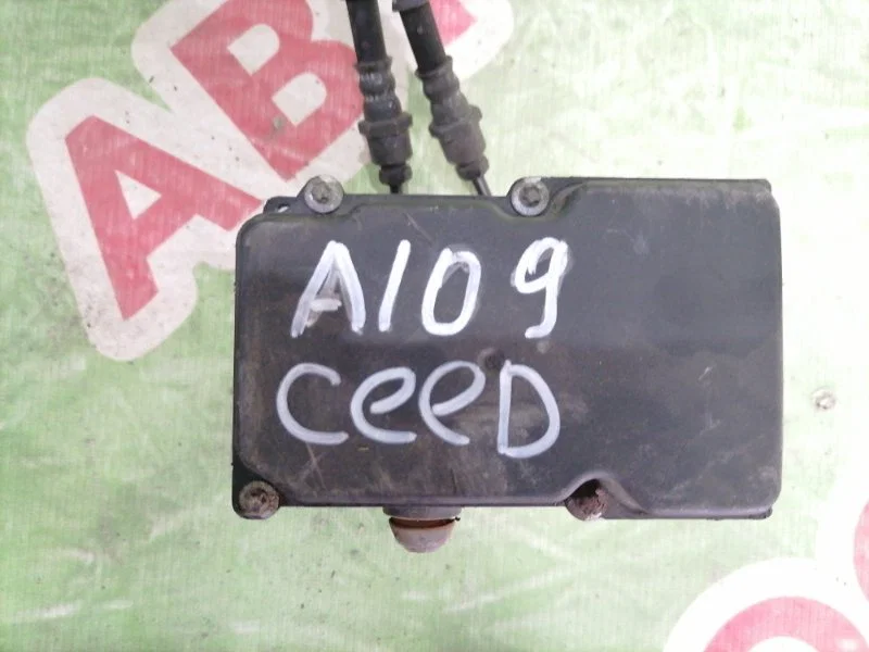 Блок ABS (насос) Kia Ceed ED 2007-2012
