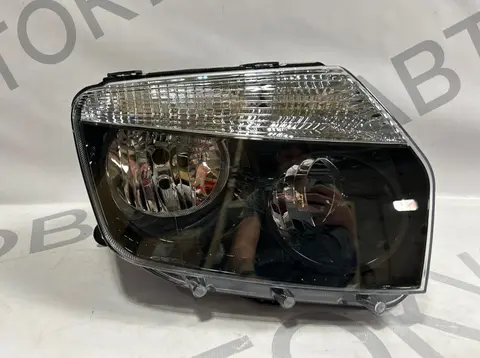 Фара правая передняя правая Renault Duster