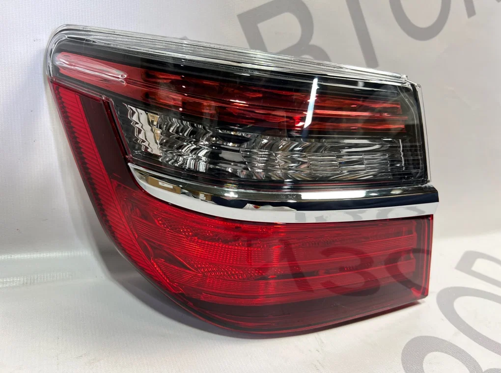 Фонарь задний левый наружный Toyota Camry 55 - миниатюра 2