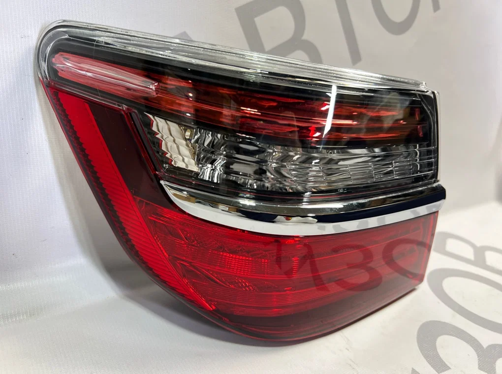 Фонарь задний левый наружный Toyota Camry 55 - миниатюра 3