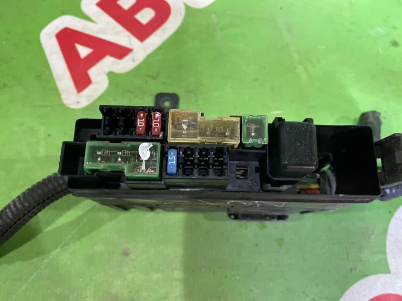 Блок предохранителей Nissan Note E11 CR14DE 2009 - миниатюра 3