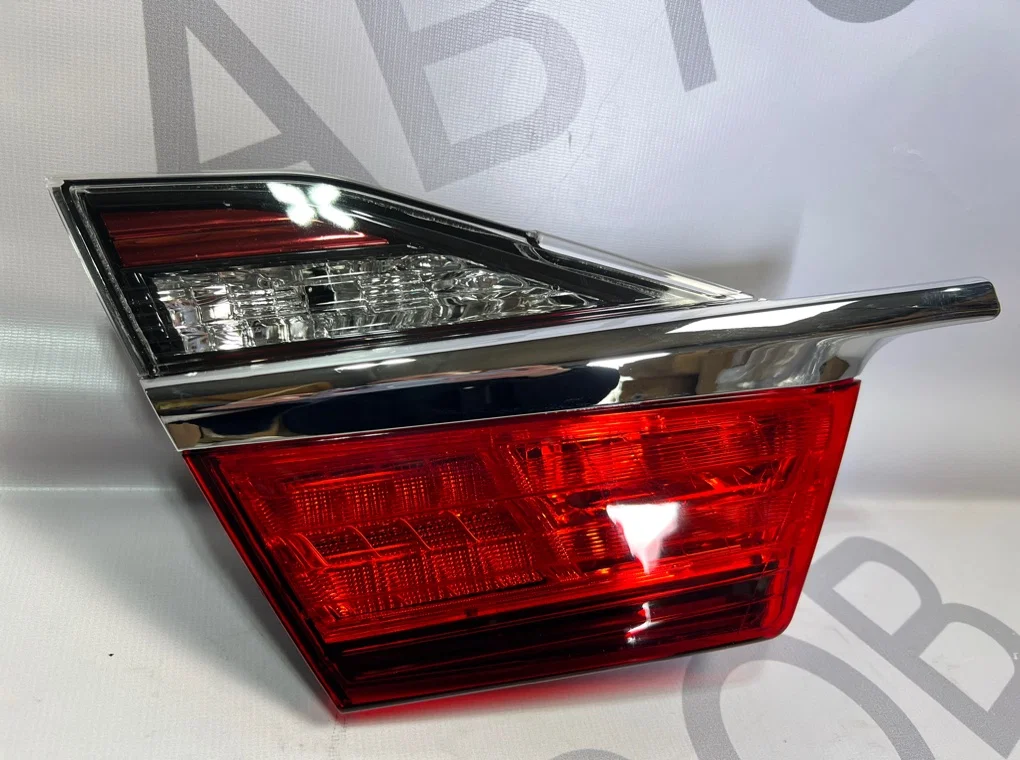 Фонарь задний левый внутренний Toyota Camry 55 - миниатюра 2