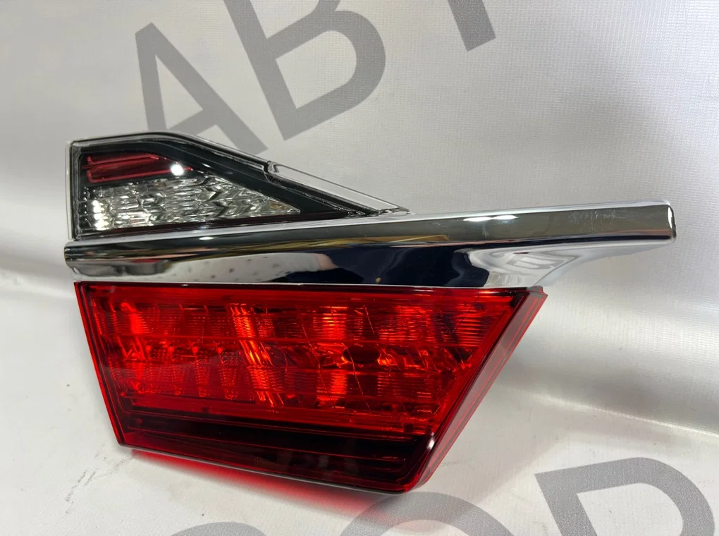 Фонарь задний левый внутренний Toyota Camry 55 - миниатюра 3