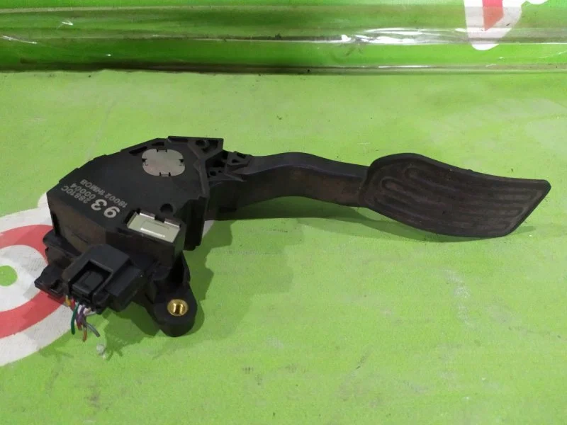 Педаль газа Nissan Juke 1 2011-2019 - изображение 1
