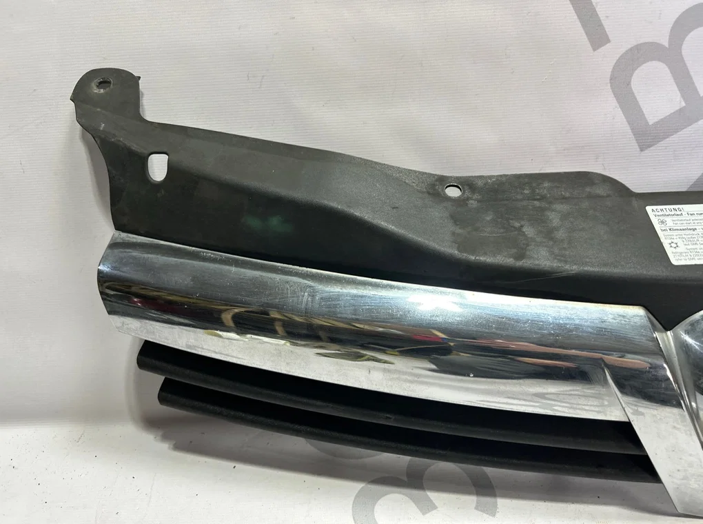 Решетка радиатора Opel Astra H 2004-2007 - миниатюра 2