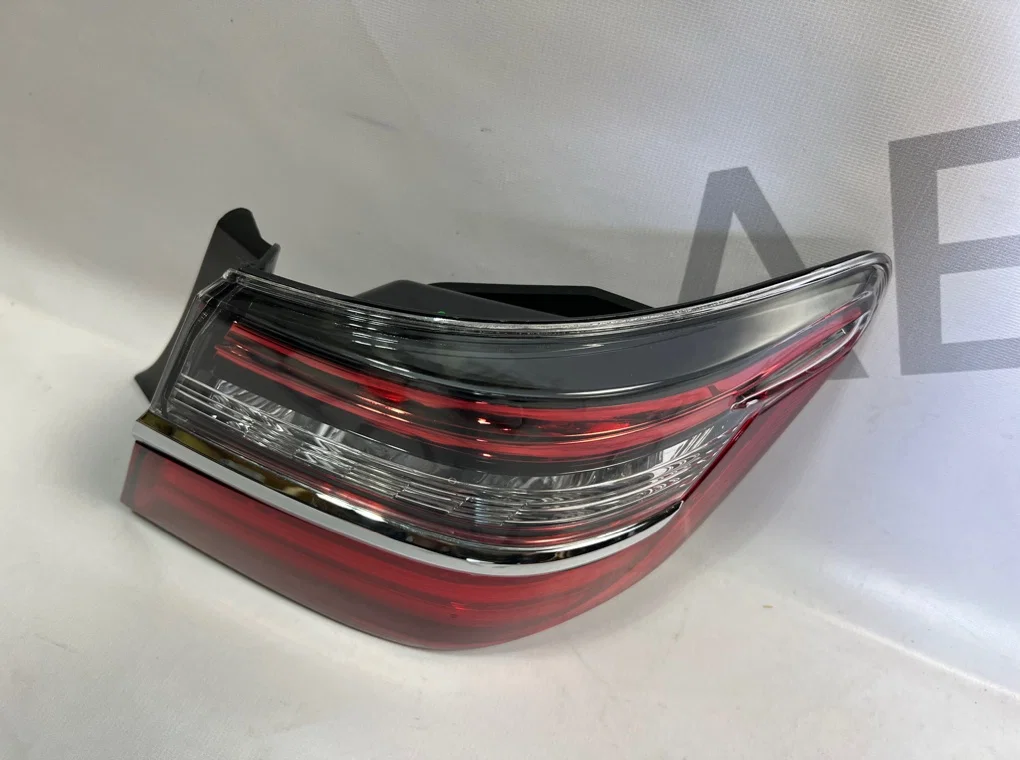 Фонарь задний правый наружный Toyota Camry 55 - миниатюра 4
