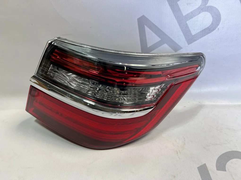 Фонарь задний правый наружный Toyota Camry 55 - миниатюра 5