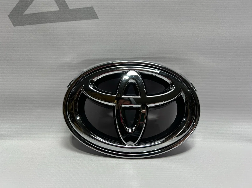 Эмблема Toyota Camry 55 V55 2017-2018 - изображение 1