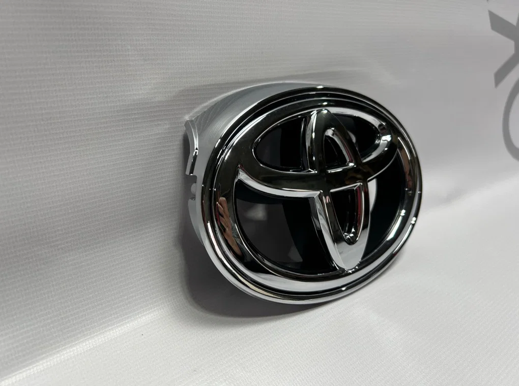 Эмблема Toyota Camry 55 V55 2017-2018 - миниатюра 3
