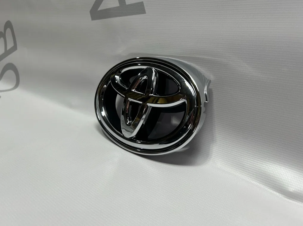 Эмблема Toyota Camry 55 V55 2017-2018 - миниатюра 4