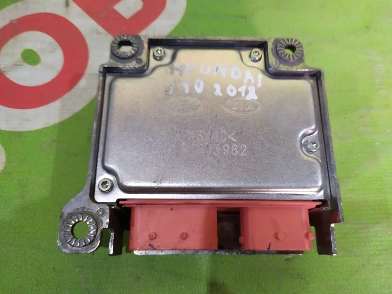Блок управления AIR BAG Hyundai I40 2011-2019 - миниатюра 2