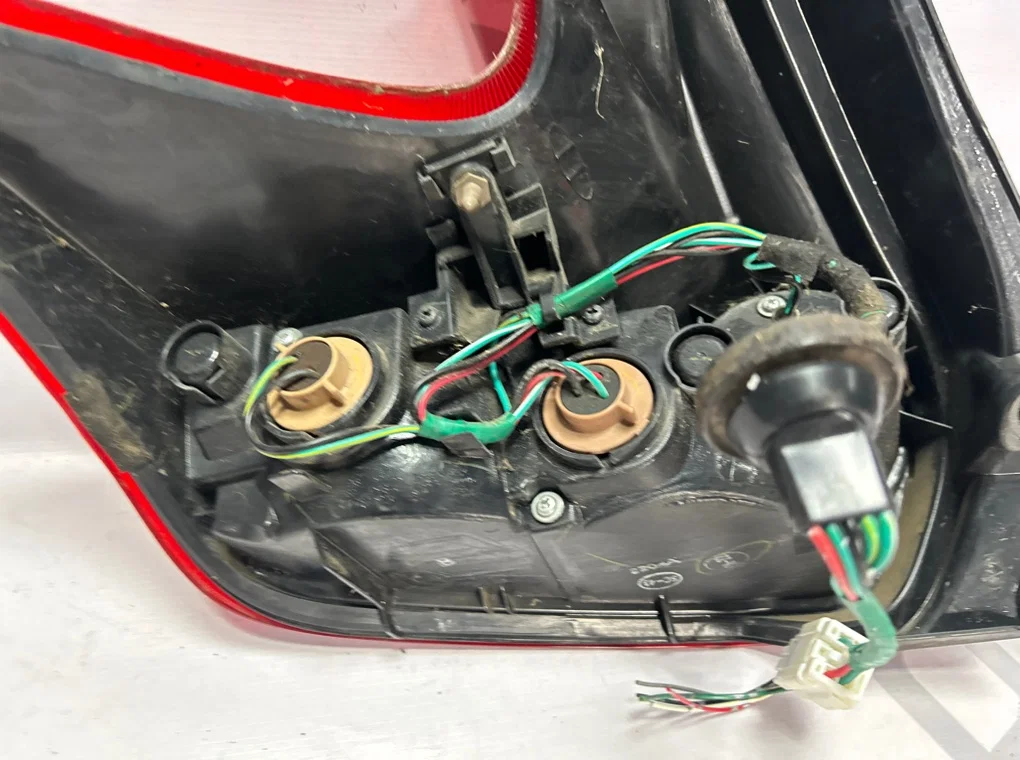 Фонарь задний правый Nissan Juke F15 2011-2014 - миниатюра 7