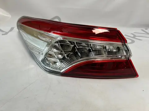 Фонарь задний левый наружный Toyota Camry 70 LED