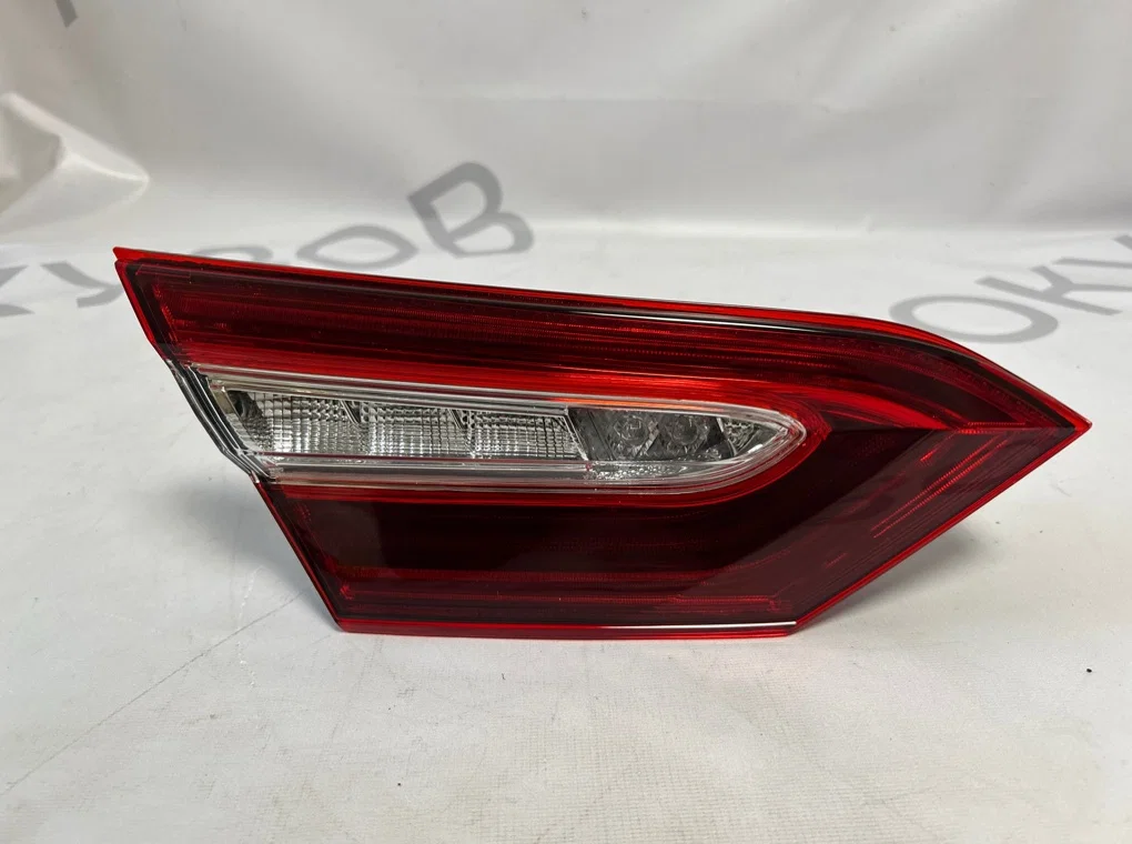 Фонарь задний левый внутренний Toyota Camry 70 LED - изображение 1