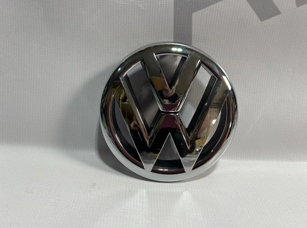 Эмблема передняя Volkswagen Polo 5 2010-2015 - изображение 1