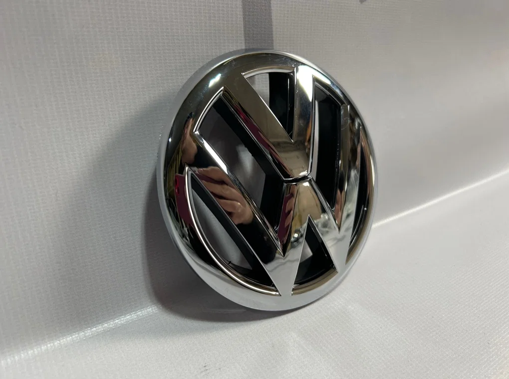 Эмблема передняя Volkswagen Polo 5 2010-2015 - миниатюра 3