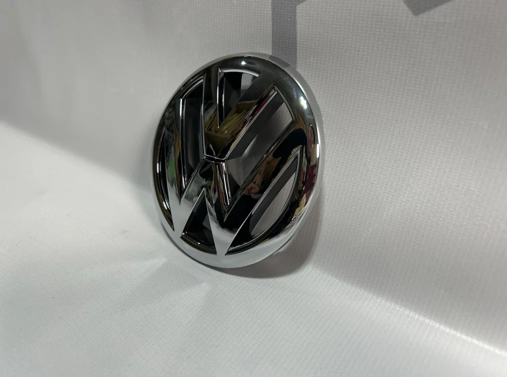 Эмблема передняя Volkswagen Polo 5 2010-2015 - миниатюра 4