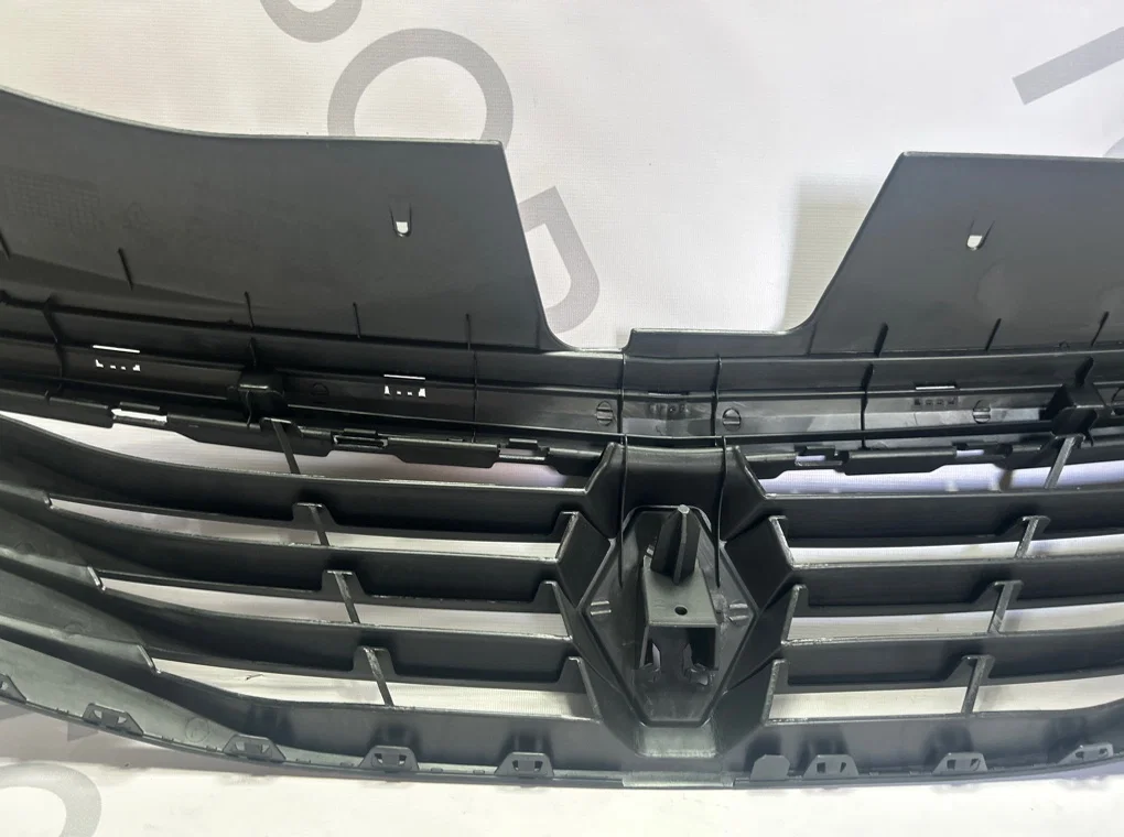 Решетка радиатора Renault Logan 1 2010-2014 - миниатюра 8