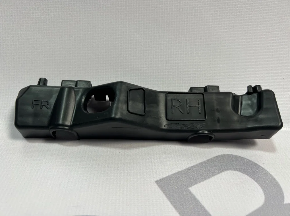 Кронштейн переднего бампера правый Kia Cerato 4 - миниатюра 2