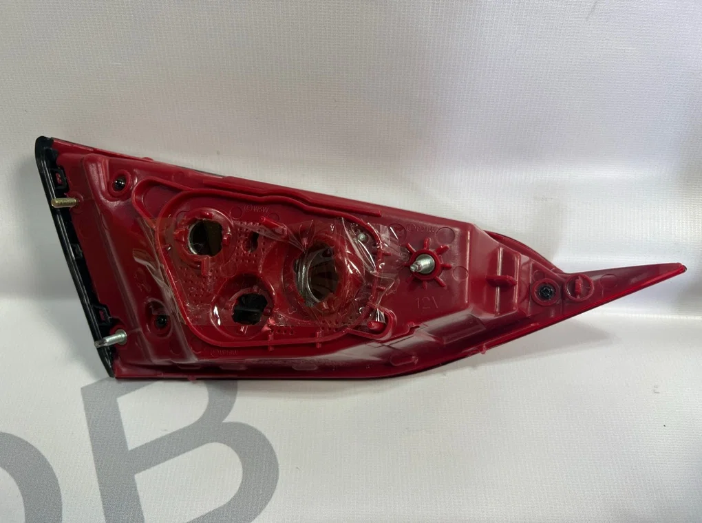 Фонарь задний правый внутренний Hyundai Solaris 2 - миниатюра 6