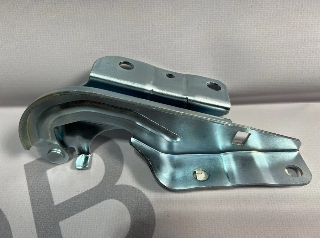 Петля капота правая Mitsubishi Outlander 2006-2022 - миниатюра 2