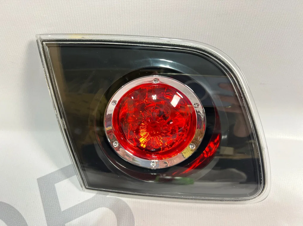 Фонарь задний левый внутренний Mazda 3 BK - миниатюра 4