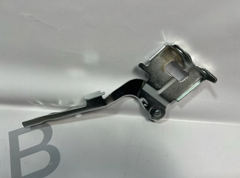 Петля капота правая Hyundai ix35 / Tucson 1 - миниатюра 8