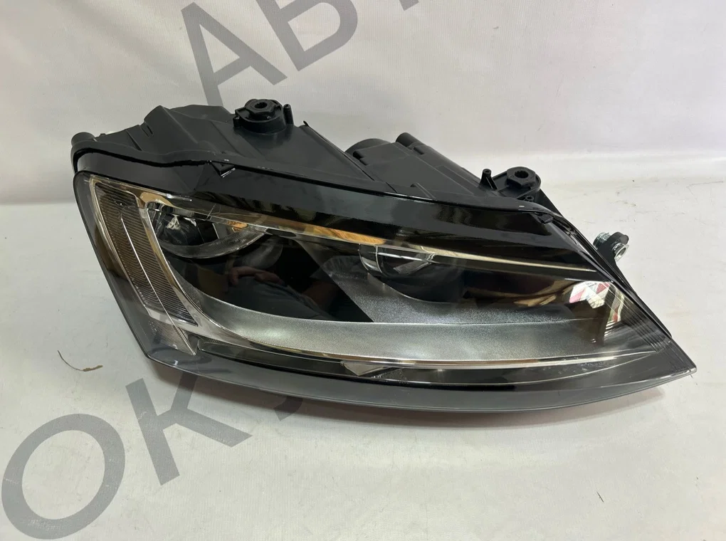 Фара правая Volkswagen Jetta 6 2011-2018 - миниатюра 2