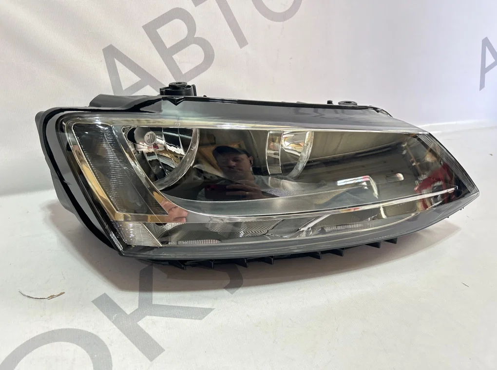 Фара правая Volkswagen Jetta 6 2011-2018 - миниатюра 3