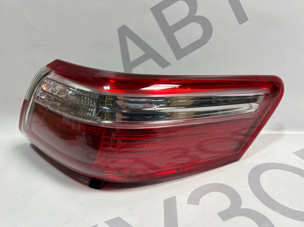 Фонарь задний правый наружный Toyota Camry 40 V40 - изображение 1