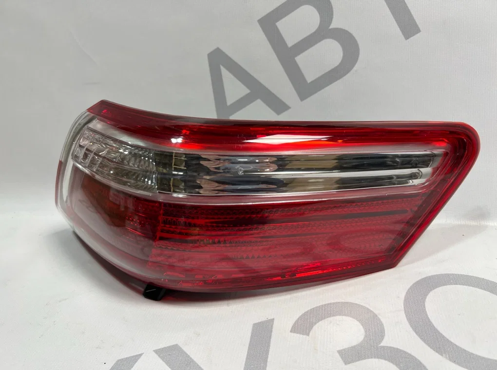 Фонарь задний правый наружный Toyota Camry 40 V40 - миниатюра 3