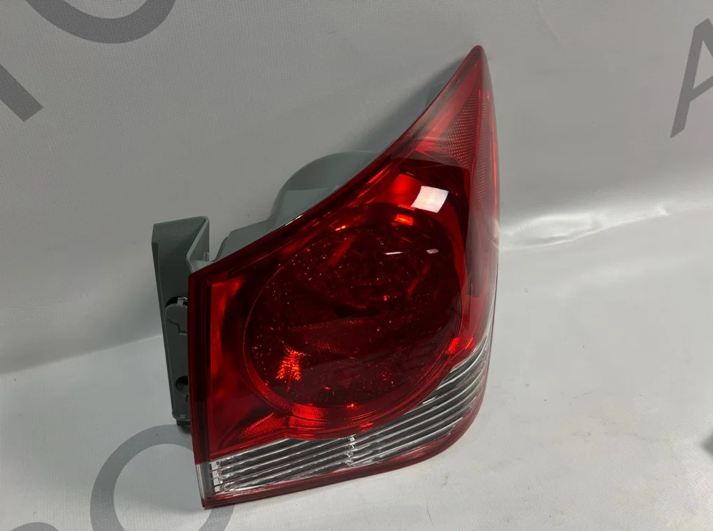 Фонарь задний правый наружный Chevrolet Cruze J300 - миниатюра 5
