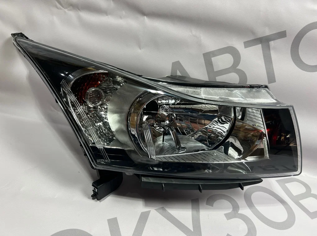 Фара правая Chevrolet Cruze J300 2009-2013 - изображение 1