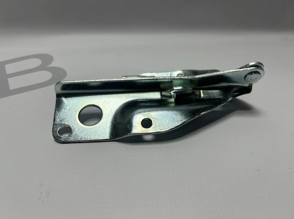 Петля капота правая Nissan Almera Classic B10 - миниатюра 2