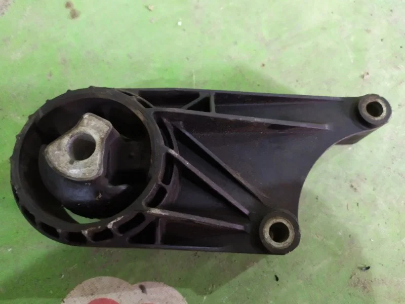 Опора двигателя передняя Opel Astra J 2009- - миниатюра 2
