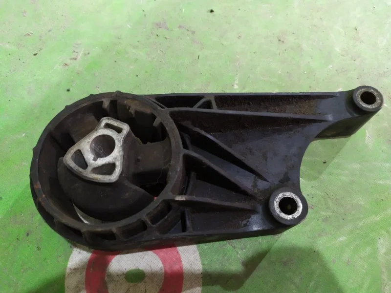 Опора двигателя передняя Opel Astra J 2009- - миниатюра 6