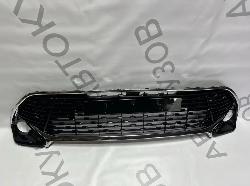 Решетка в бампер центральная Toyota Camry 55 - миниатюра 2