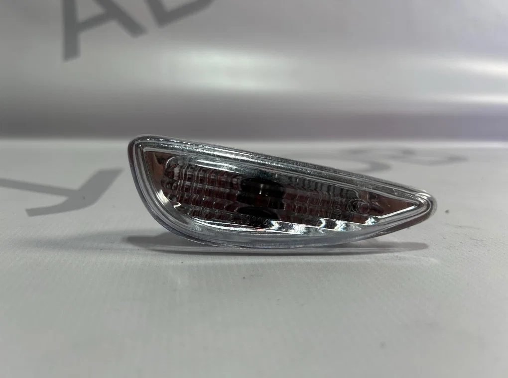 Повторитель на крыло правый Hyundai Solaris 1 - изображение 1