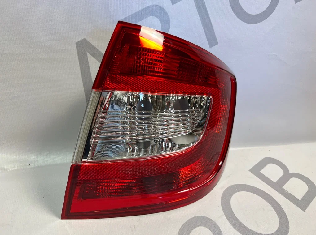 Фонарь задний правый Skoda Rapid 2012-2020 - миниатюра 2