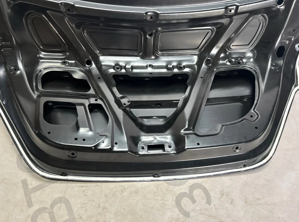Крышка/дверь багажника Hyundai Solaris 1 2010-2017 - миниатюра 10