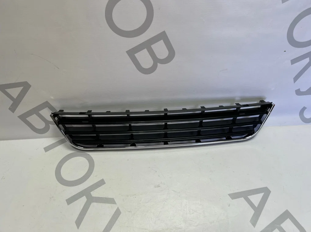 Решетка в бампер центральная Volkswagen Passat B6 - миниатюра 2