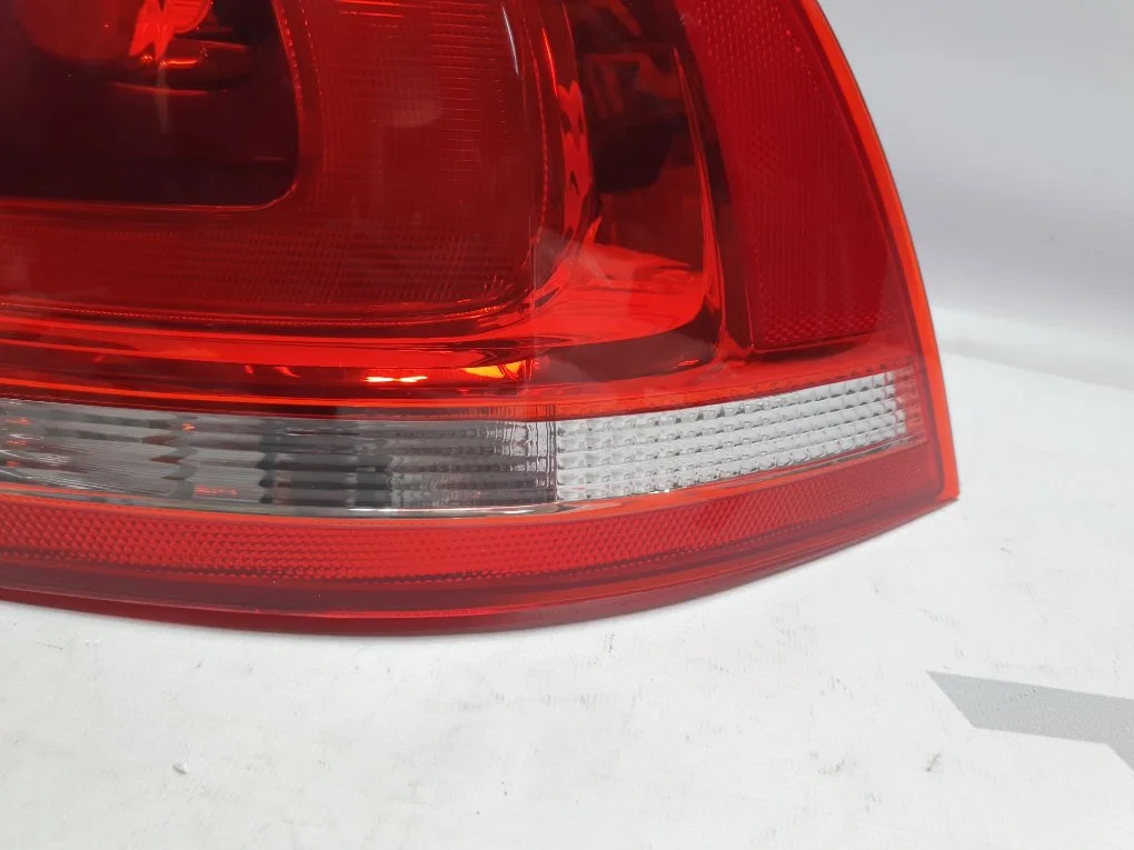 Фонарь задний правый наружный Volkswagen Touareg 2 - миниатюра 4