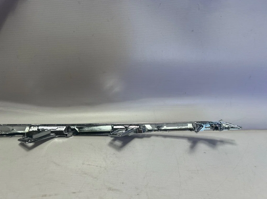 Молдинг бампера левый Toyota Camry 70 2021-2024 - миниатюра 7