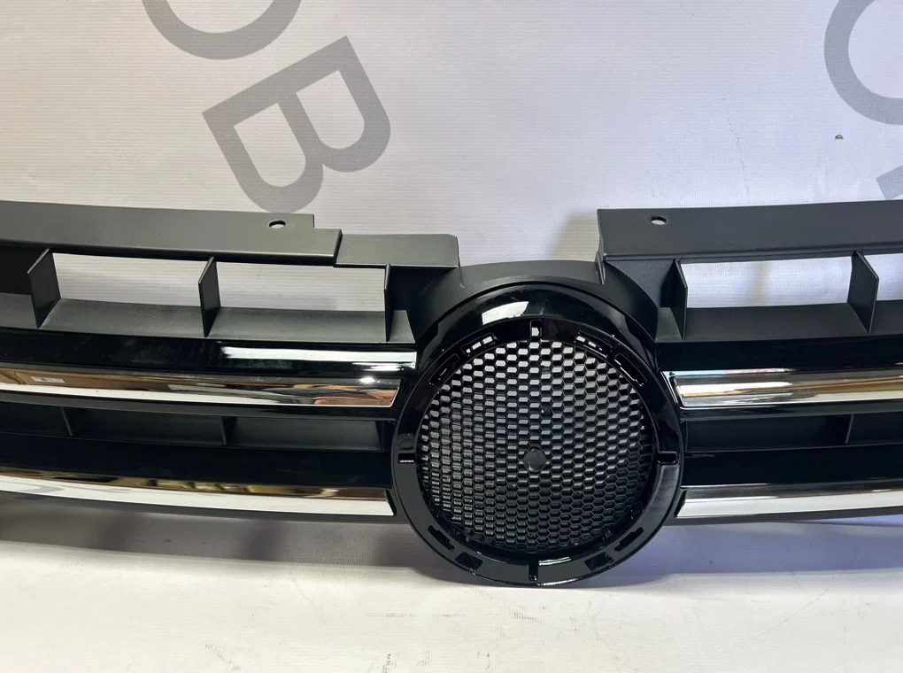 Решетка радиатора Volkswagen Touareg 2 2010-2015 - миниатюра 4