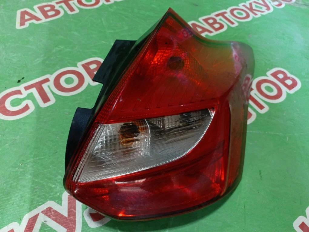 Фонарь задний правый Ford Focus 3 2011-2016 - миниатюра 2