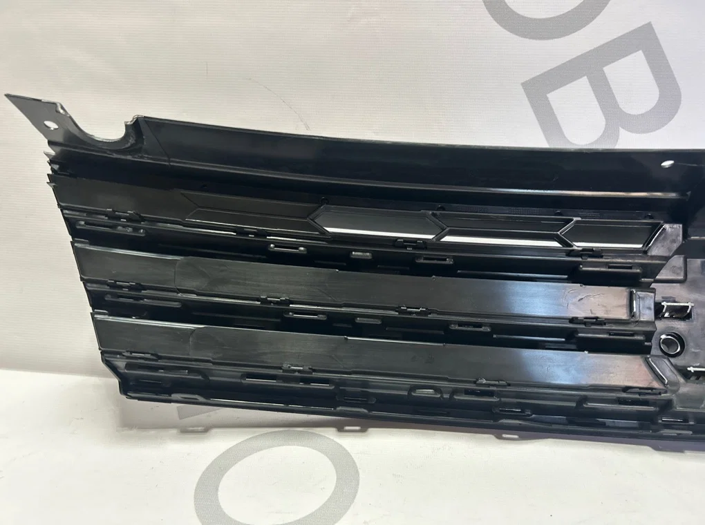 Решетка радиатора Volkswagen Touareg 2 2014-2018 - миниатюра 7