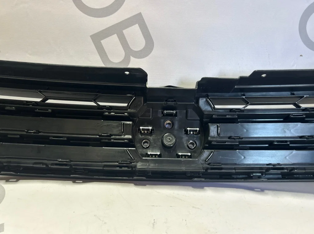 Решетка радиатора Volkswagen Touareg 2 2014-2018 - миниатюра 8